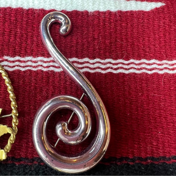 Vintage brooch lot of 5 flower scissors star Sand dollar and music note spiral - Picture 3 of 16